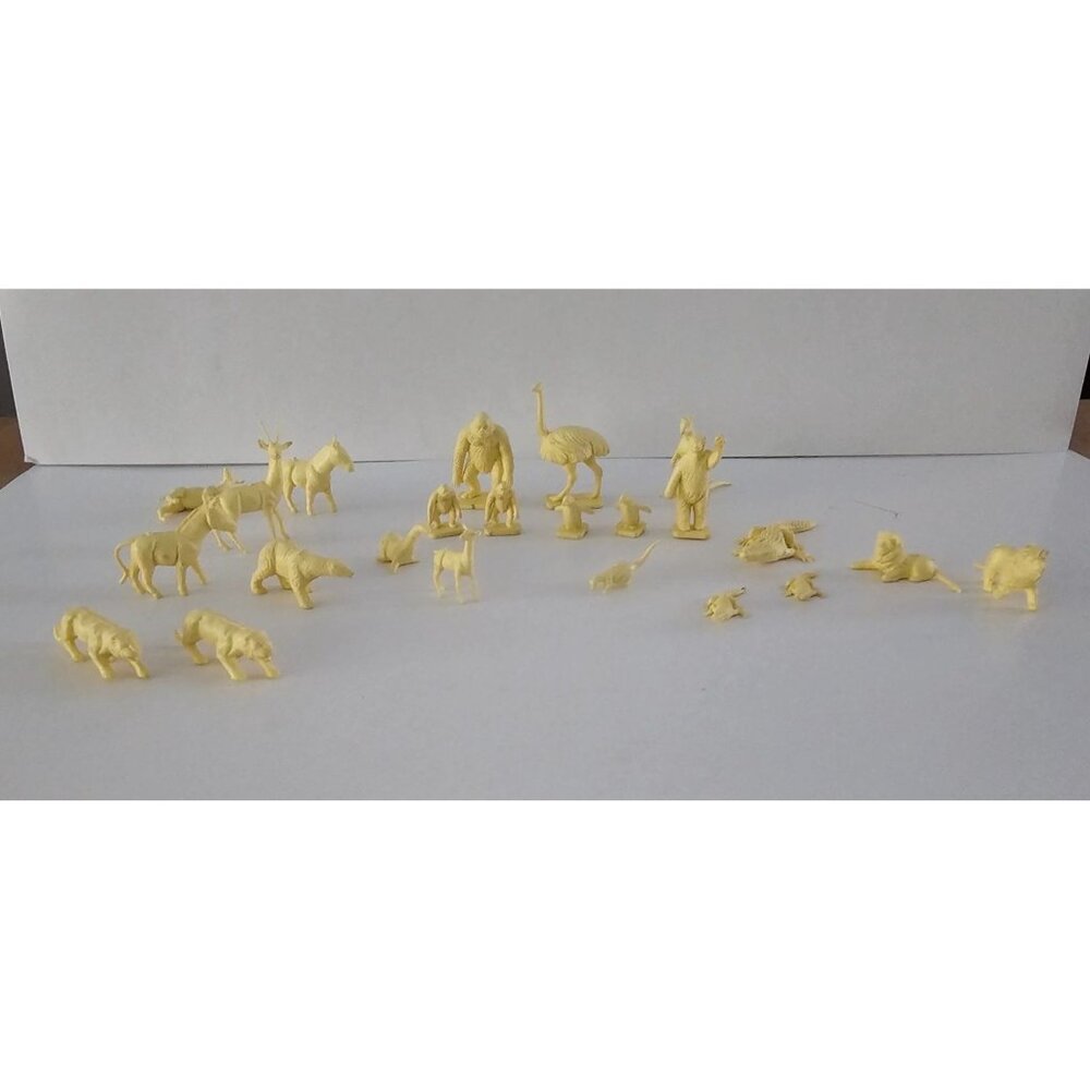 Lot of 23 Miniature Animals Yellow‎